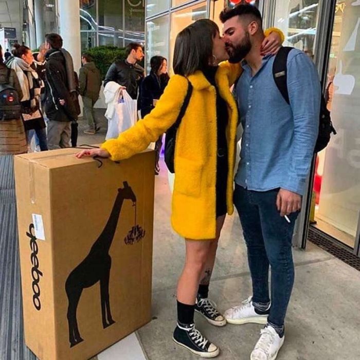 Giraffe in Love, Lampada