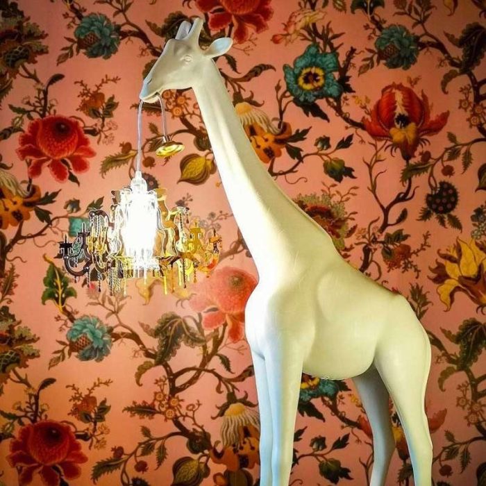 Giraffe in Love, Lampada