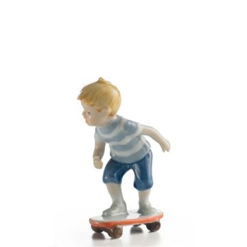 Figurina Bimbo sullo Skateboard